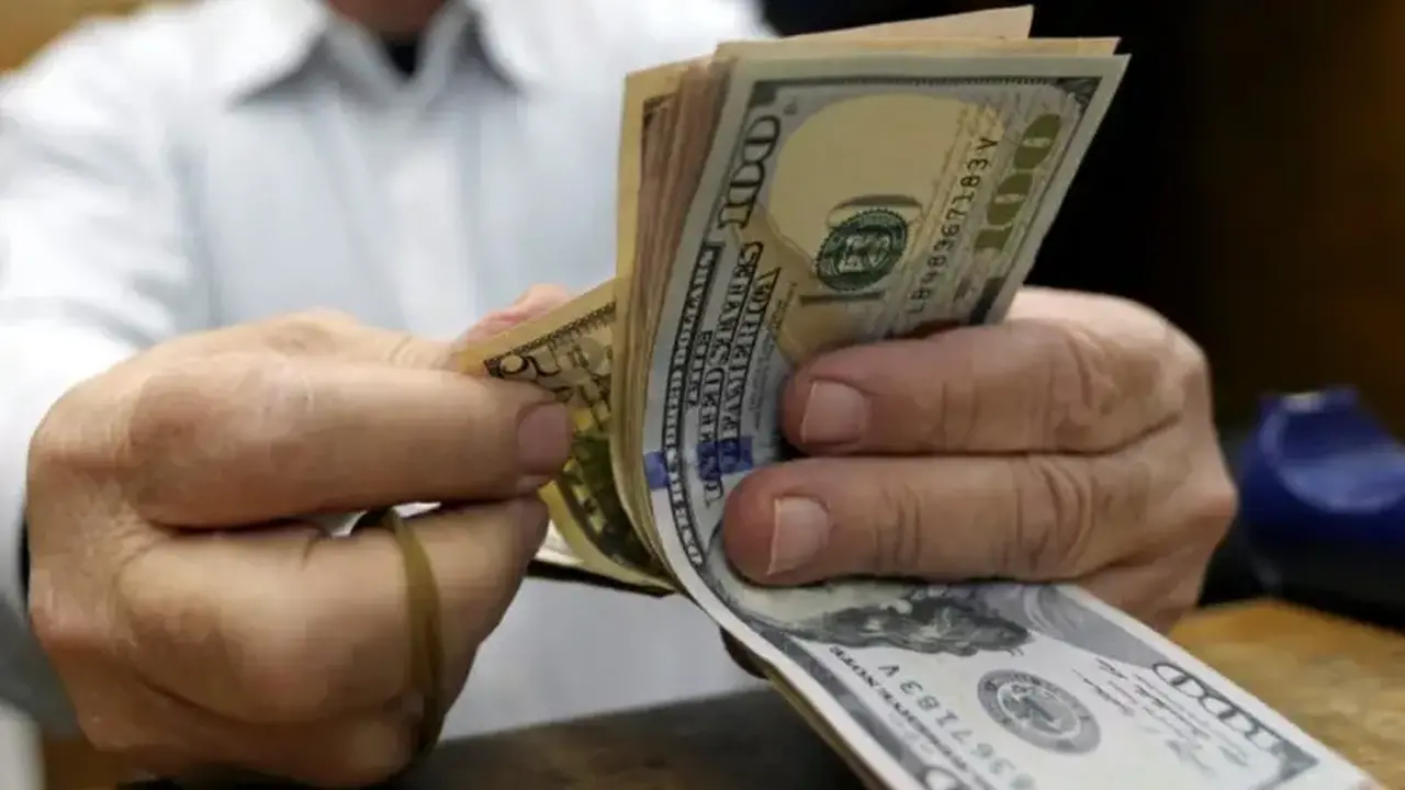 استقرار سعر الصرف.. تداولات الدولار مقابل الدينار العراقي في البورصة المحلية السبت